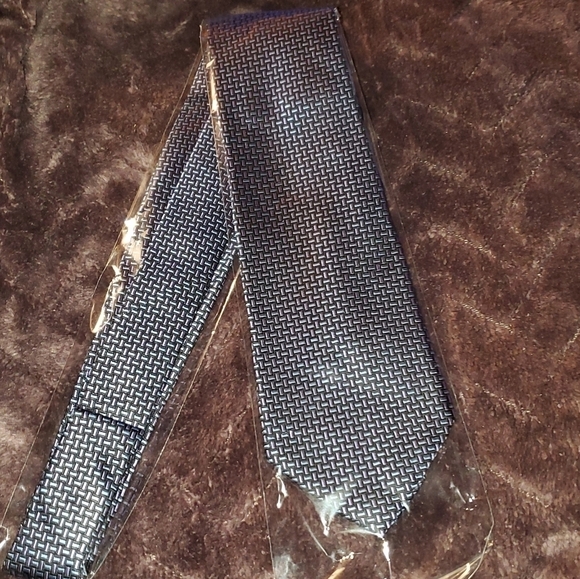 New Blue Patterned Tie! - Picture 6 of 6